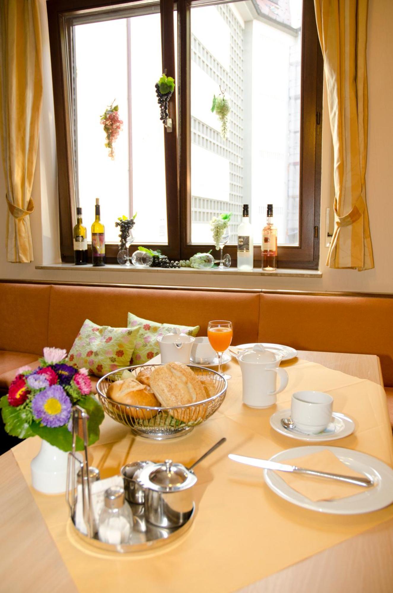 Hotel Zur Post Heilbronn Bagian luar foto