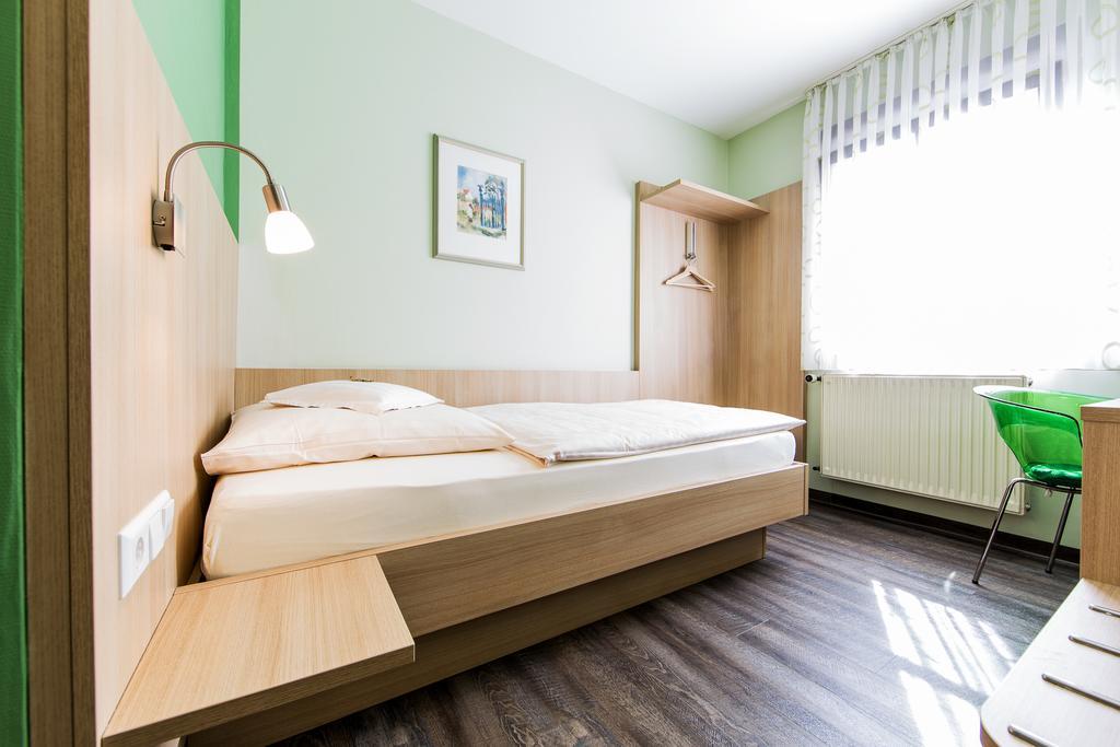 Hotel Zur Post Heilbronn Bagian luar foto