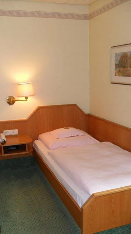 Hotel Zur Post Heilbronn Bagian luar foto